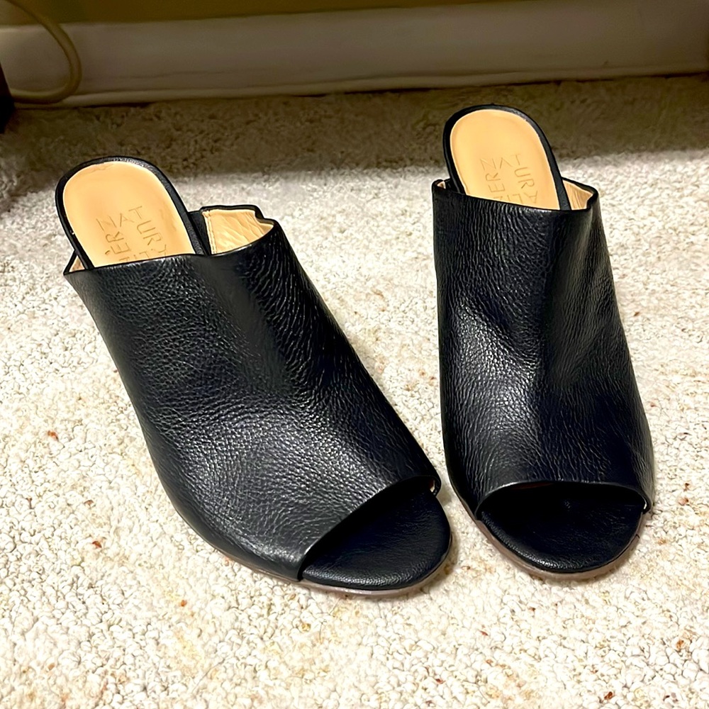 Naturalizer Women wedge sandal size 9.5M